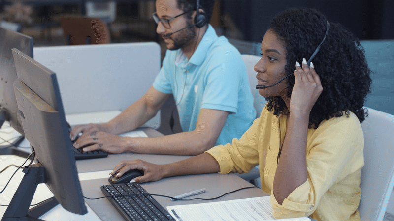 customer supporting smiling and high fiving